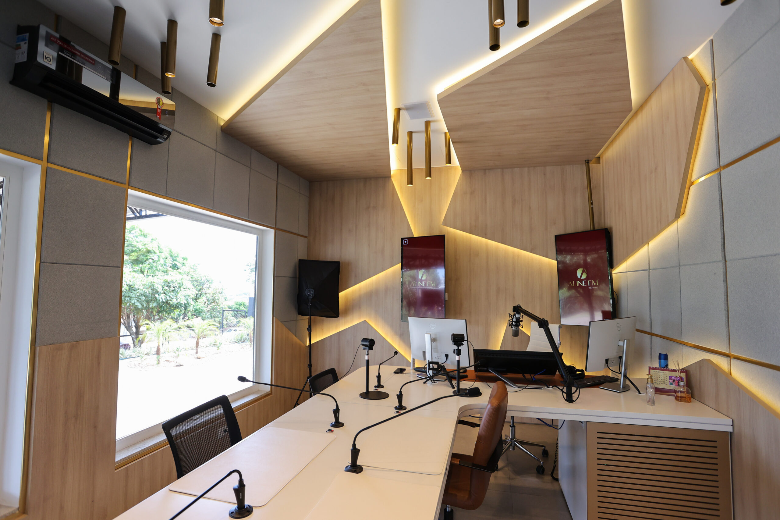 Imagem do nosso Projeto Reforma estúdio Rádio Aline FM