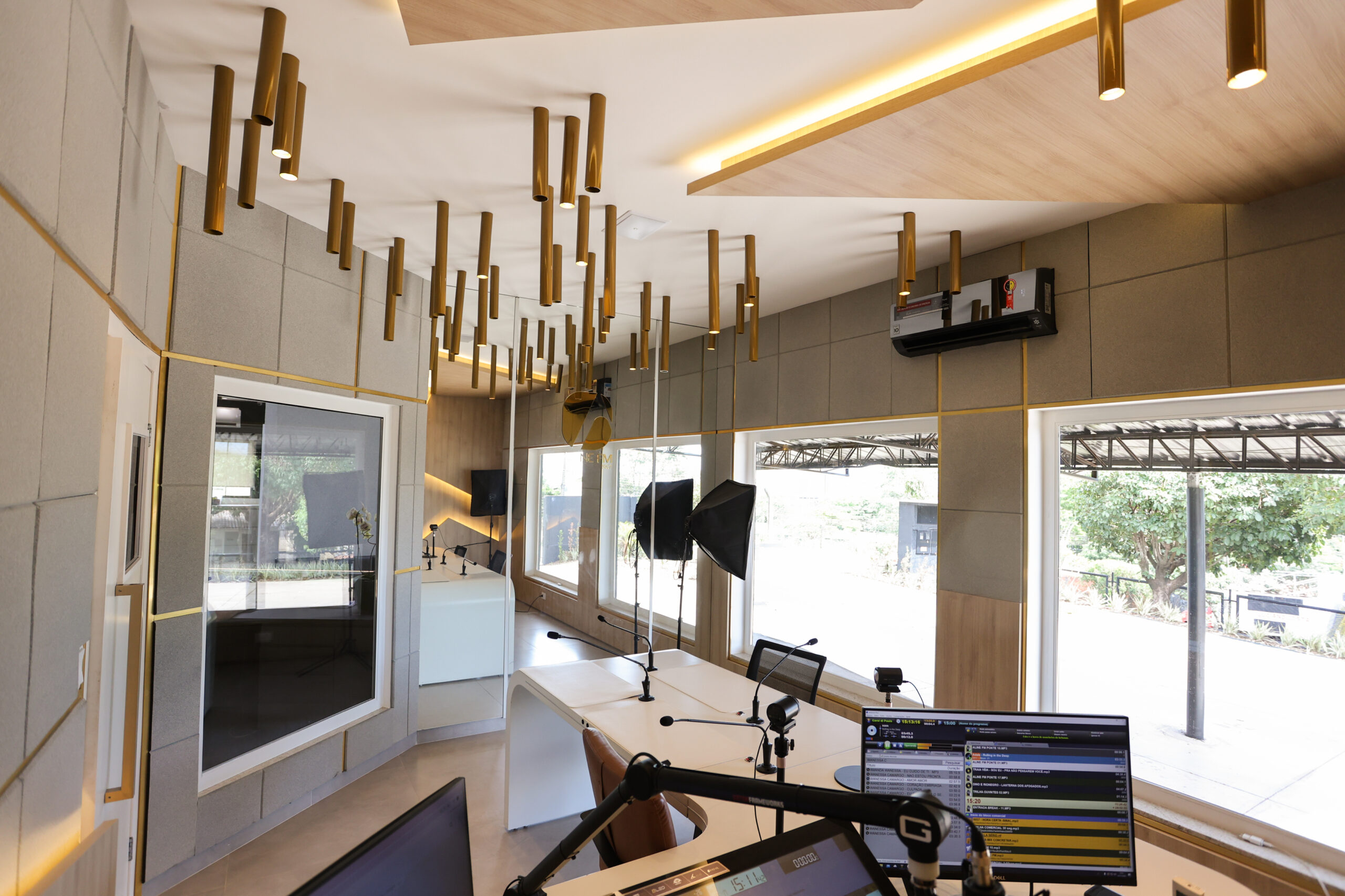 Imagem do nosso Projeto Reforma estúdio Rádio Aline FM